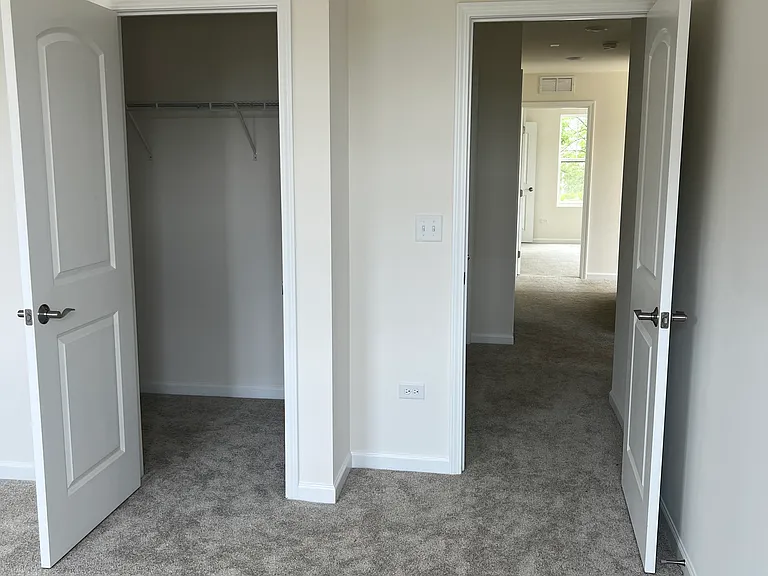 929 Preserve Ct — Photo 17