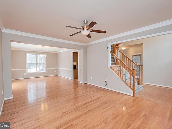 3rd image of 50 Lindsey Ln