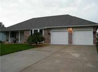 808 SW Hereford Dr, Grain Valley, MO 64029