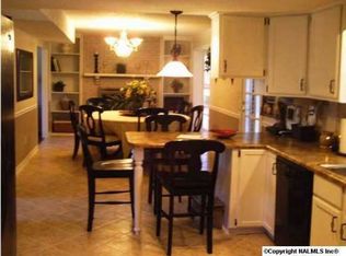 1806 Pettus Cir NE, Huntsville, AL 35811