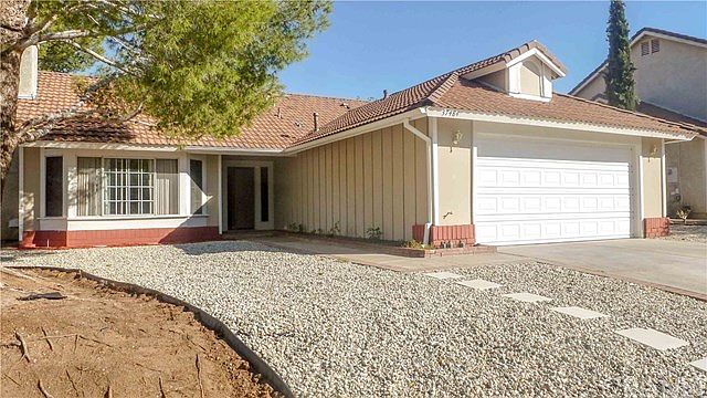 1st image of 37484 Cambridge Ln