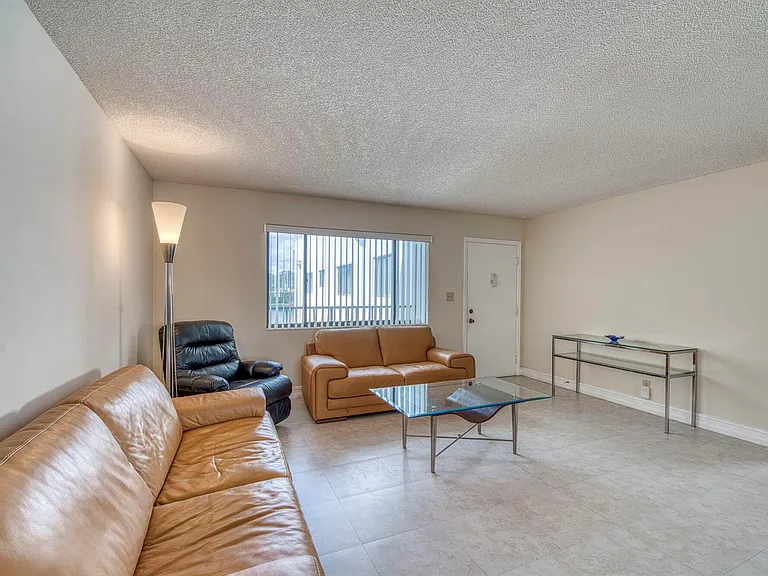 15108 Ashland Dr #215 — Photo 4
