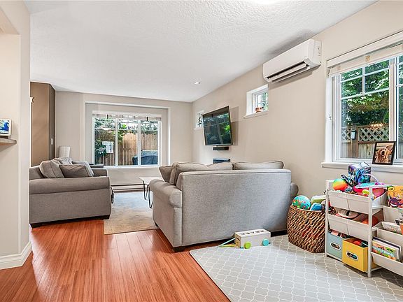4th image of 724 Larkhall Rd #110