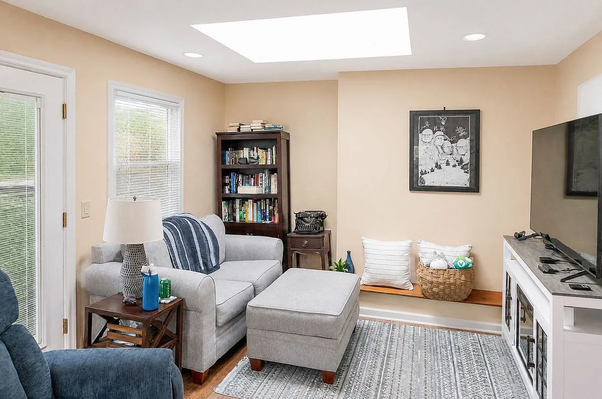 1 bed, 1.0 bath, 804 sqft, $2,300 — Photo 2