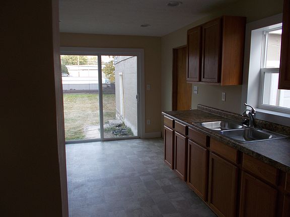 3rd image of 140 North St
