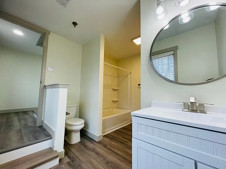 125 N Washington St — Photo 142