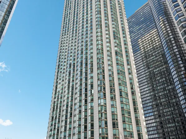 195 N Harbor Dr APT 1502, Chicago, IL 60601