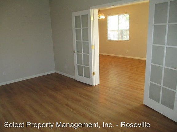 5th image of 1104 Kensington Ln