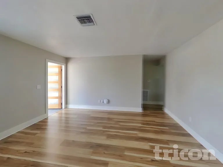 7515 Winging Way Dr — Photo 2