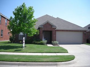 1956 Creek Crossing Dr, Justin, TX 76247