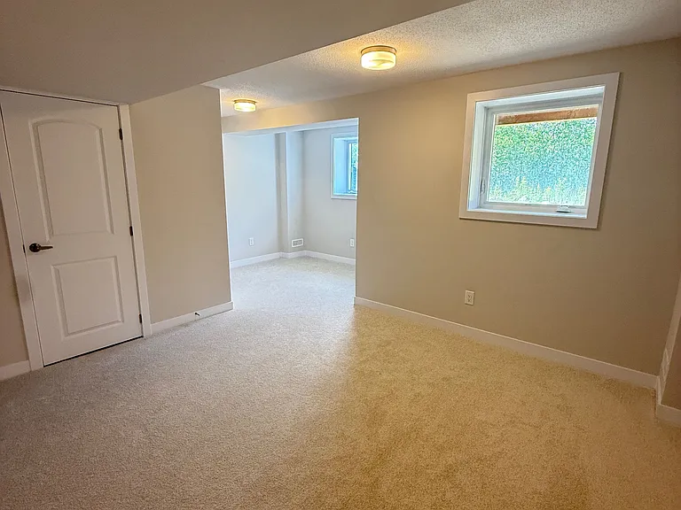 286 Les Emmerson Dr S — Photo 25