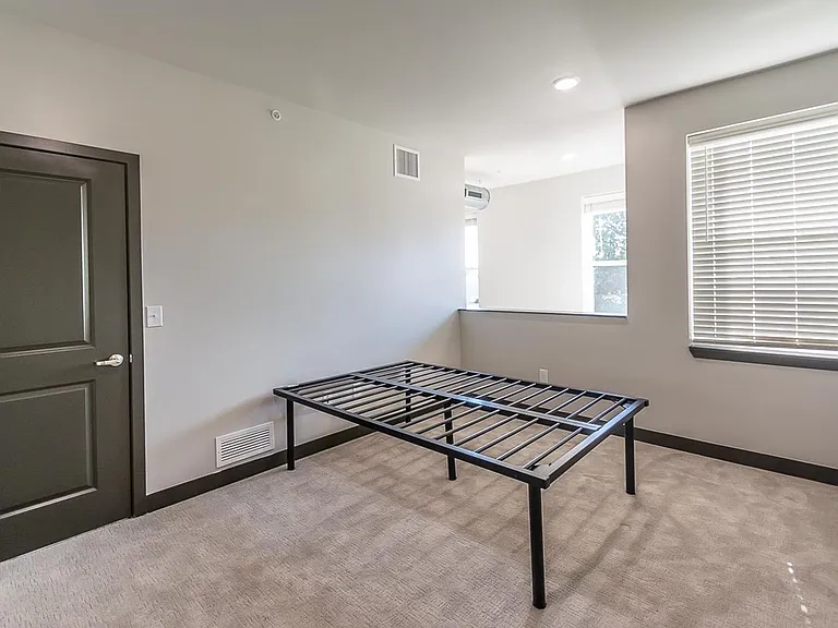The Bentley Apartments — Photo 130
