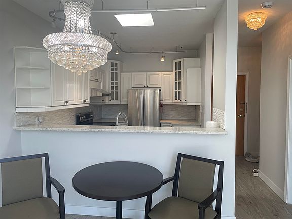 4th image of 8651 Ackroyd Rd #315
