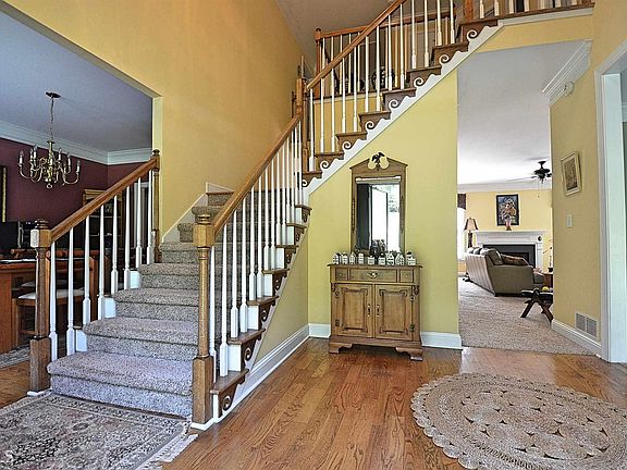 2nd image of 6524 Bellevue Dr SW