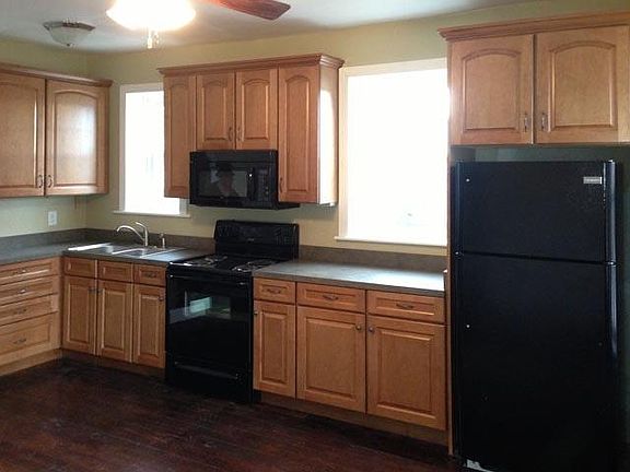 Large Country Kitchen - Lots of Natural Light - New laminate flooring installed not shown.