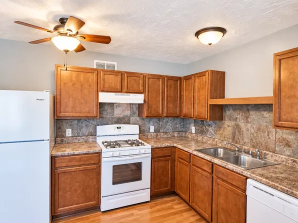University Row Apartments, 620 S 35th St #7, Omaha, NE 68105