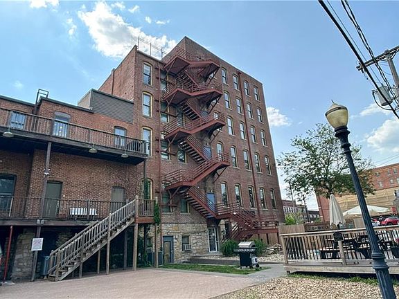 2nd image of 309 Delaware St APT 204