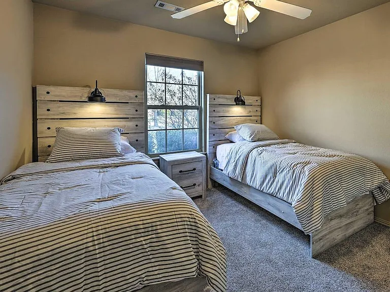 450 Remson Ln — Photo 3