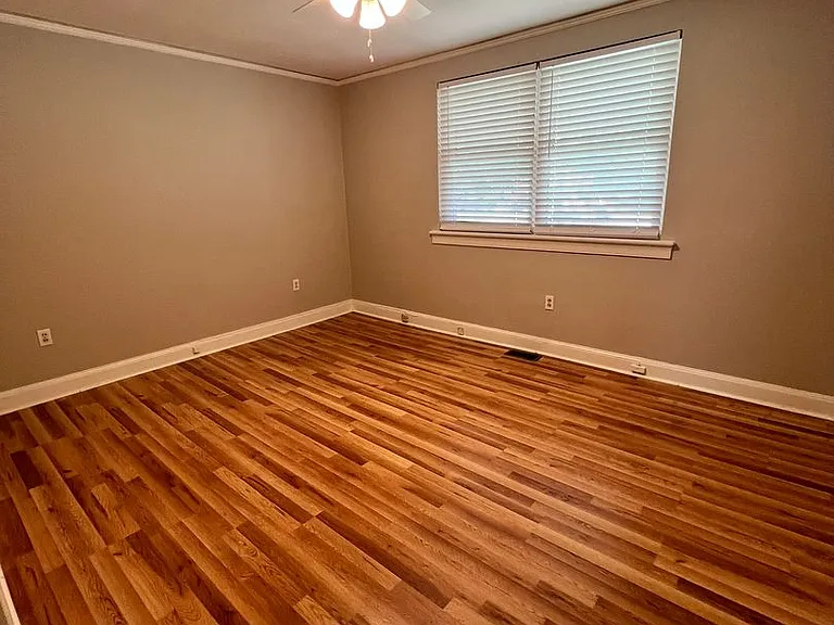 101 Clinton Dr — Photo 10