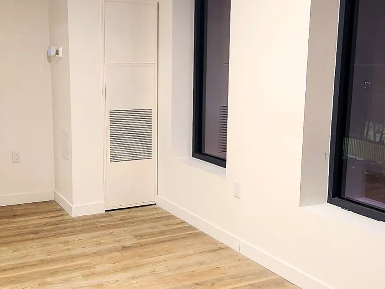 325 University Ave W #417 — Photo 6
