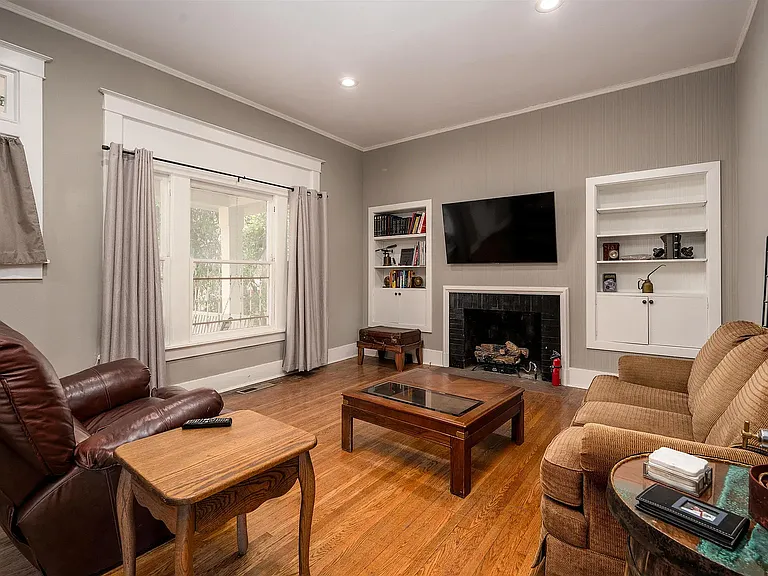 1347 Harbert Ave — Photo 8