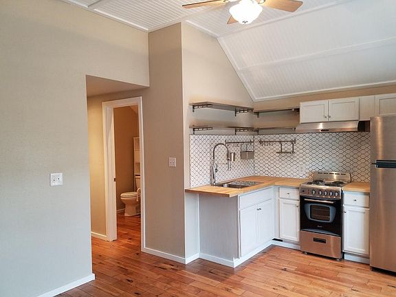 3rd image of 708 E 3rd St