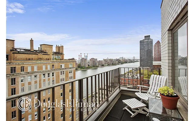 Sold by Douglas Elliman | media 24