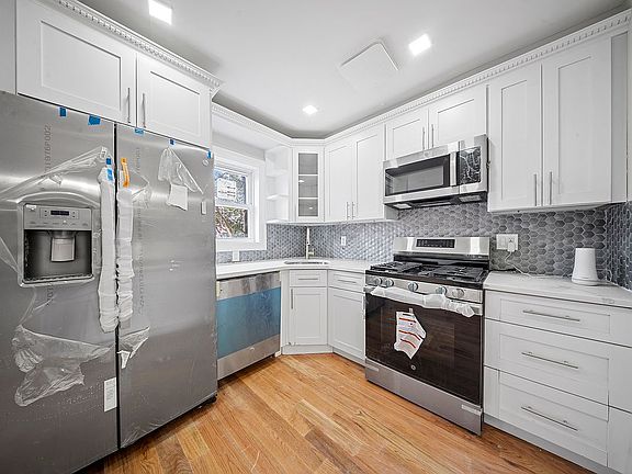 4th image of 11637 167th St