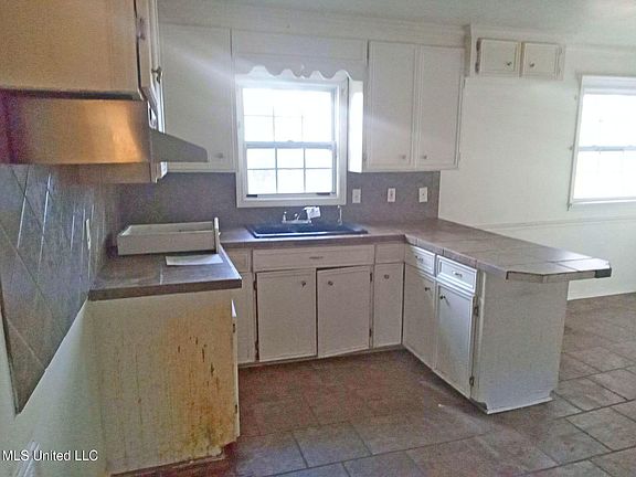 4th image of 1829 Duncan St