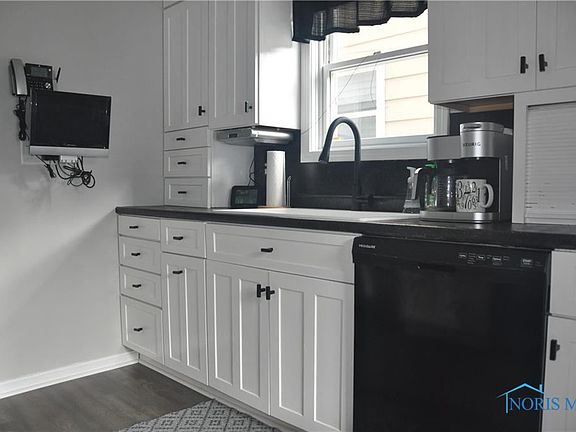 4th image of 326 Van Buren Ave