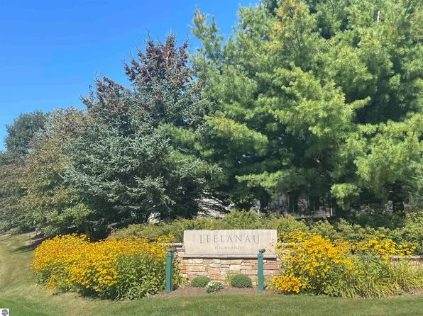 9418 E Summerfield Dr, Traverse City, MI 49684