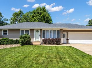2339 Meadow Ln NE, Cedar Rapids, IA 52402
