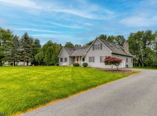 19 Cambridge Dr, Lafayette, NJ 07848