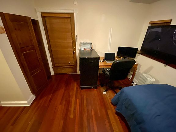 5th image of 827 W Wrightwood Ave