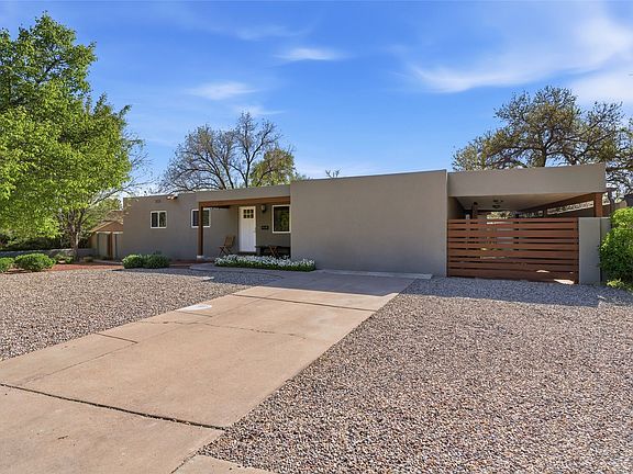 2nd image of 210 Las Mananitas St