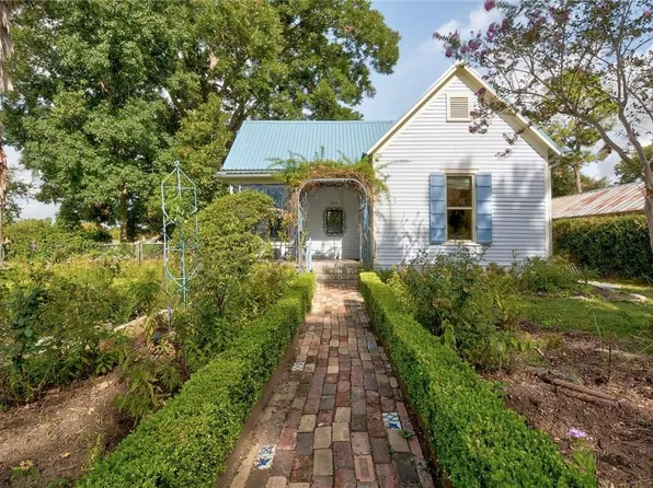 101 Short St, Smithville, TX 78957