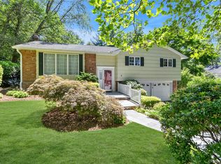 6 Primrose Ln, Huntington, NY 11743