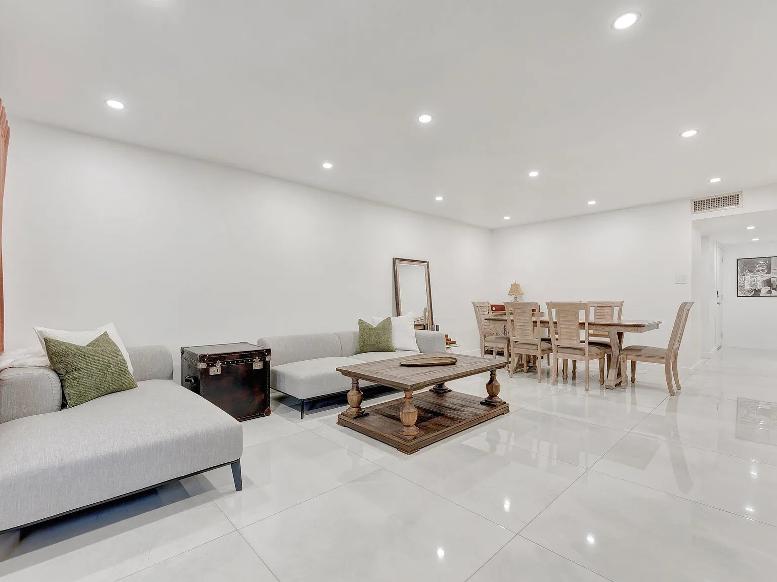2 bed, 2.0 bath, 936 sqft, $2,300 — Photo 4