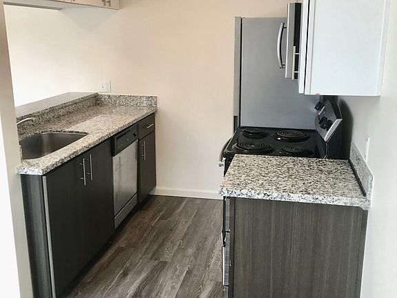 3rd image of 6811 NE Grand Ave #303