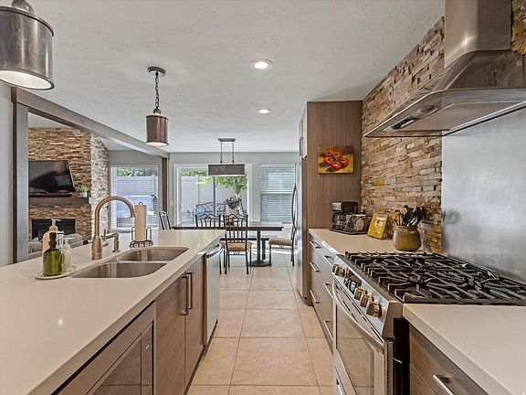 5th image of 3576 E Rustic Spring Ln S