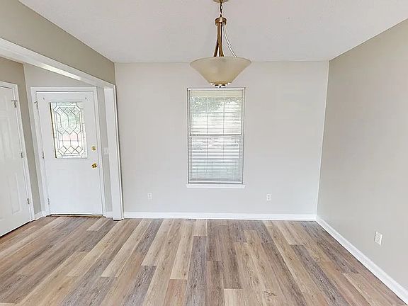 4th image of 3463 Augusta St