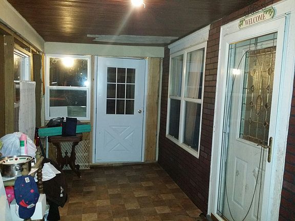 2nd image of 2320 Mulberry St