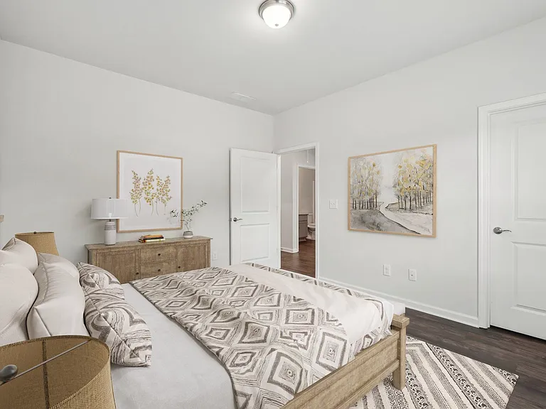 Secondary bedroom with queen size bed
