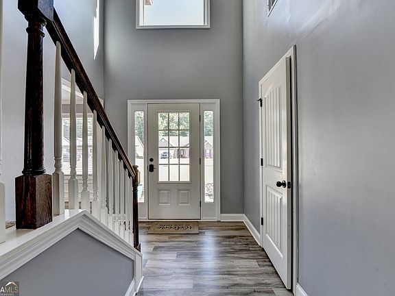2nd image of 329 Kensington Trce