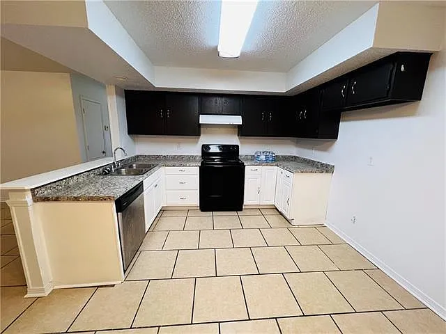1308 Cambridge Dr — Photo 4