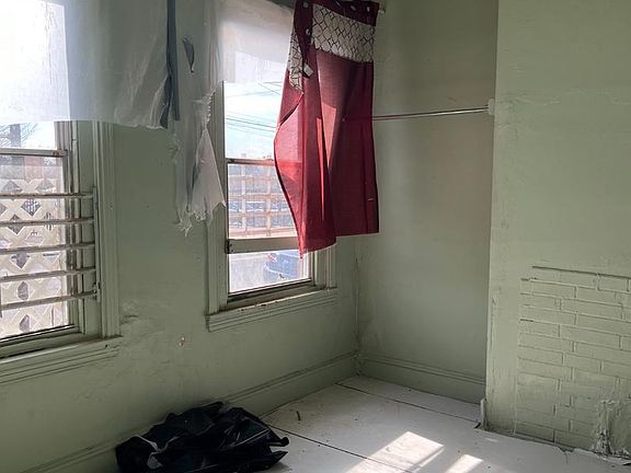 4th image of 4403 Brown St