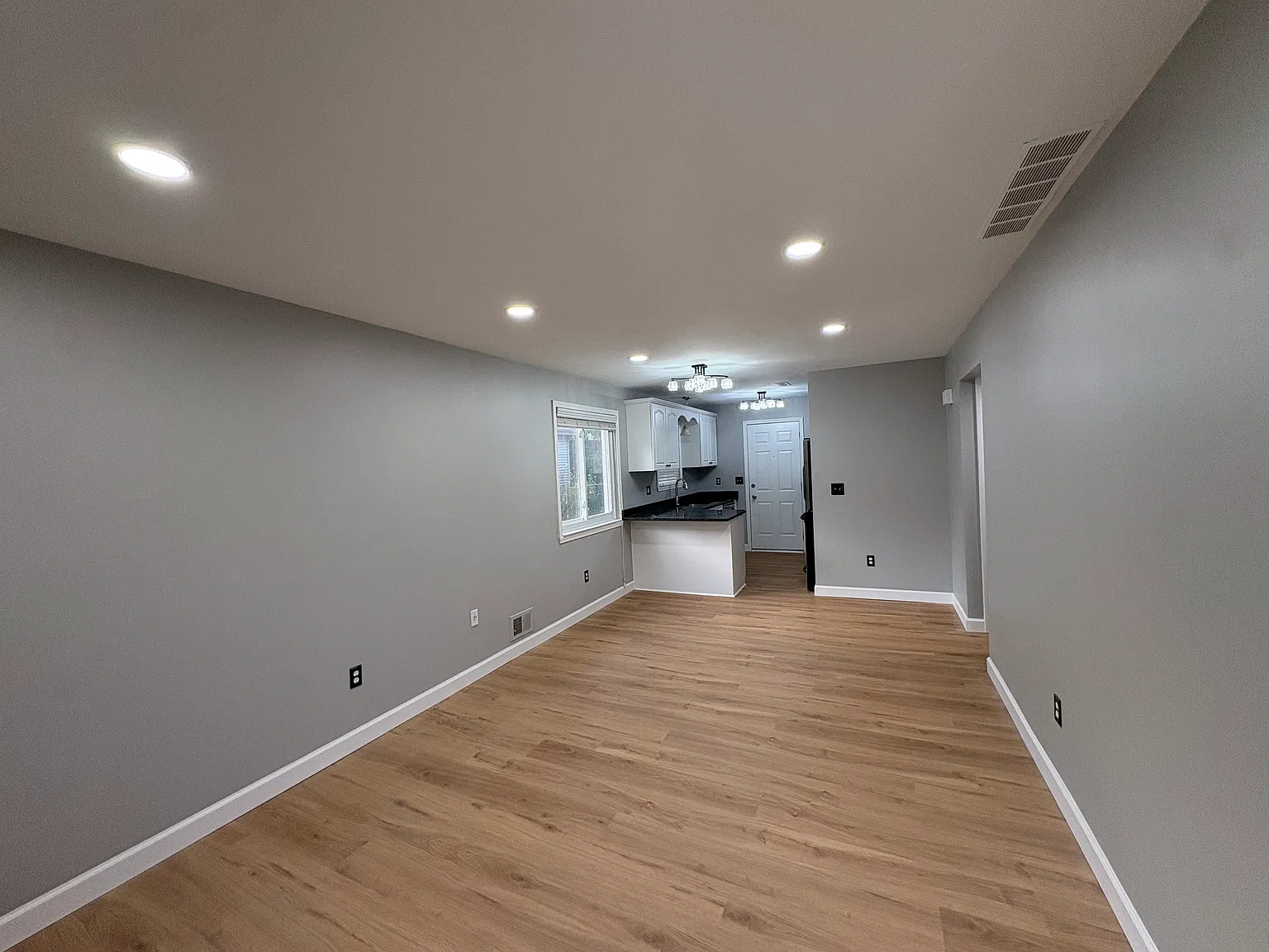 2 bed, 1000 sqft, $2,499 — Photo 2