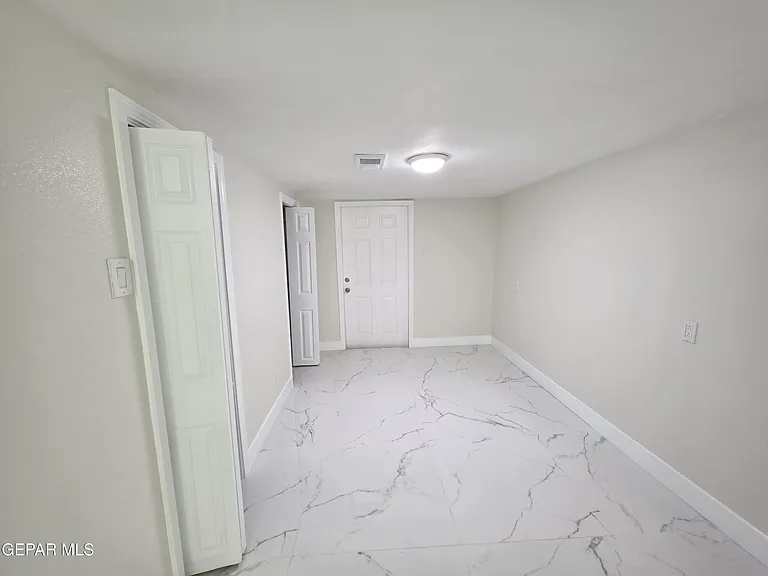 302 Quincy Ave — Photo 23