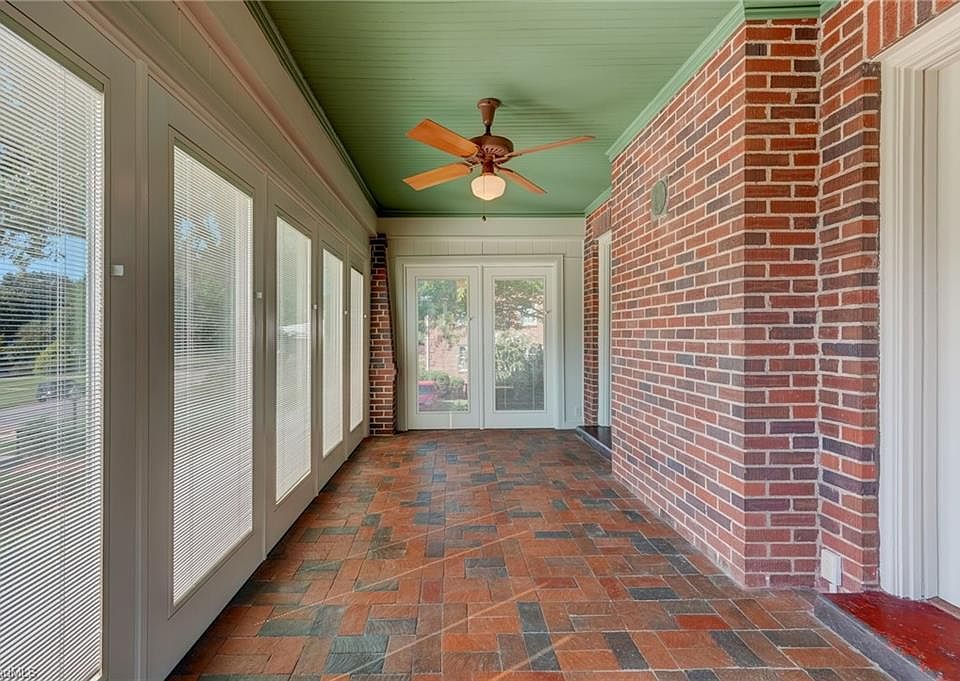 13th image of 618 Parkway Blvd