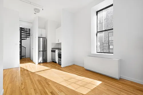17 E 13th St Photo 1